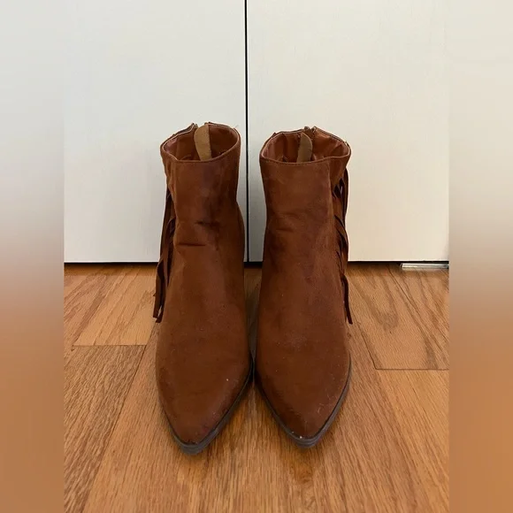 Qupid. Brown Suede Fringe Boots. Size 10. - Picture 5 of 9